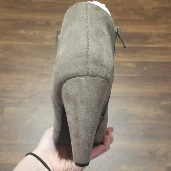 Women's Ankle Boots - Picture 9 of 9